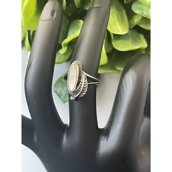 Vintage Navajo Feather and Mother Of Pearl Long Sterling Silver Ring Size 5 - Picture 4 of 10